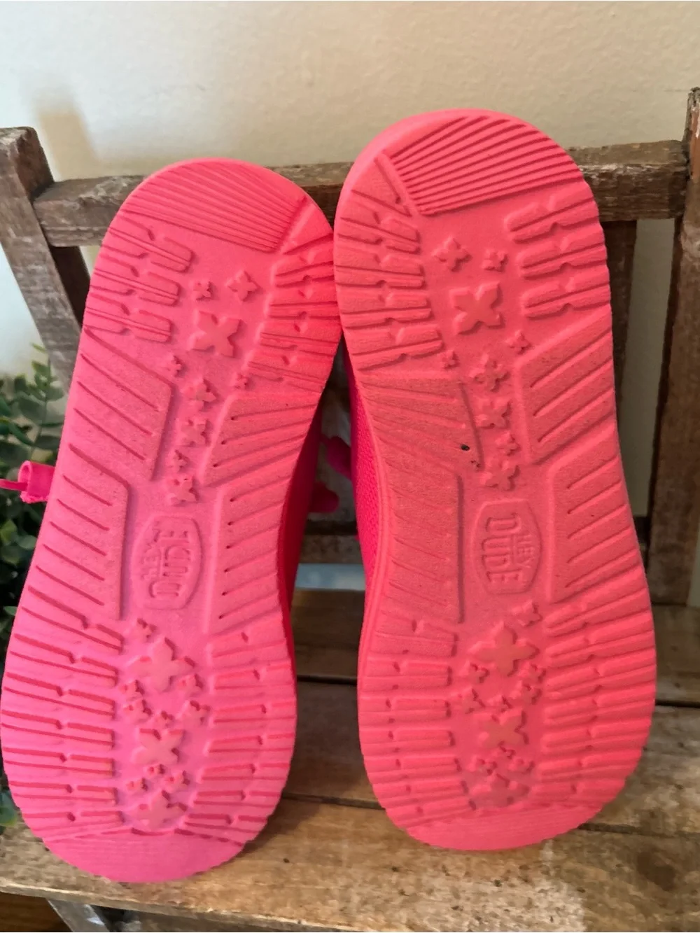Hey Dude Wendy Funk Mono Electric Pink Slip On Deck Shoes Womens Size 8 New